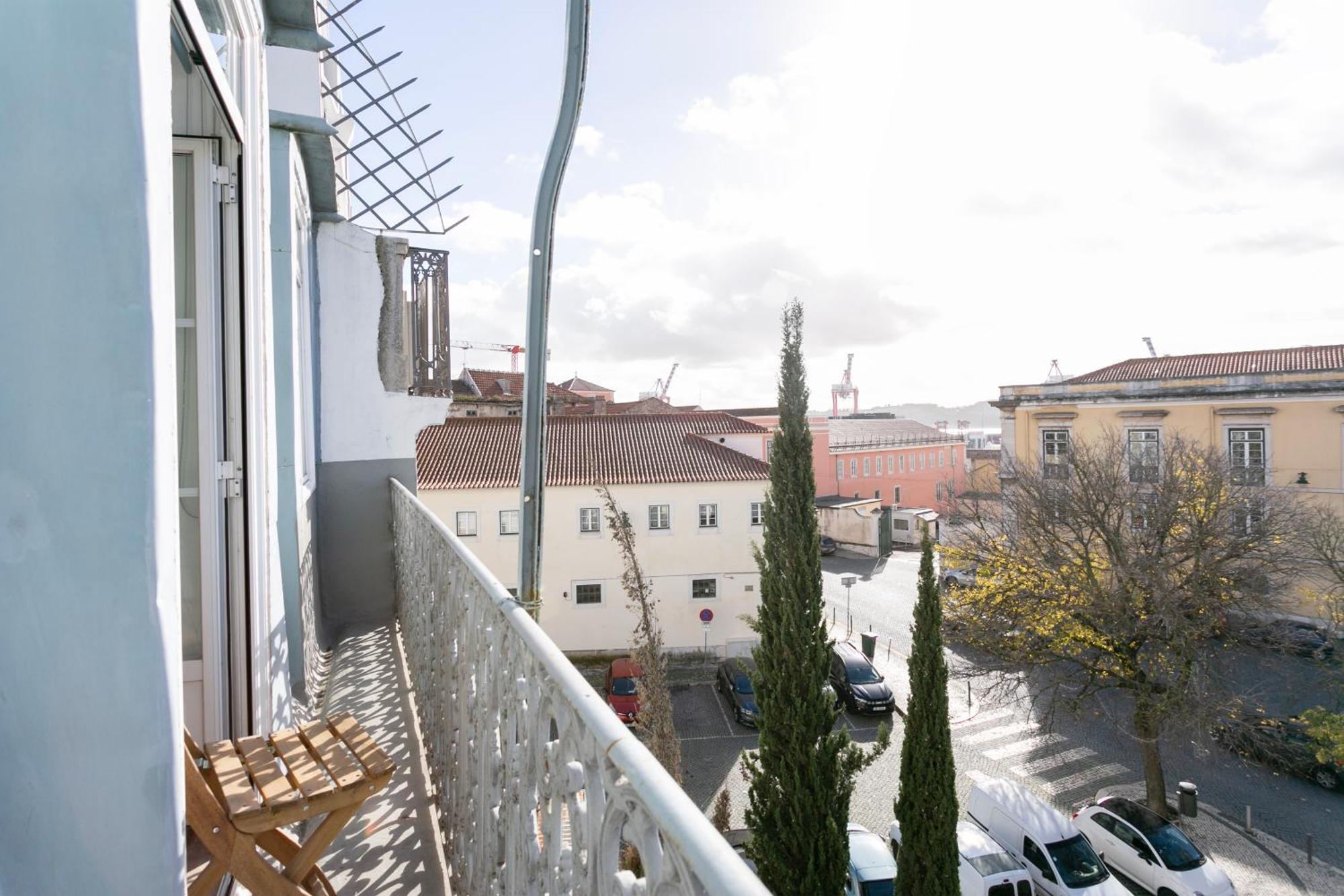 Apartment Cozy 1bdr Penthouse With Balcony! Lissabon