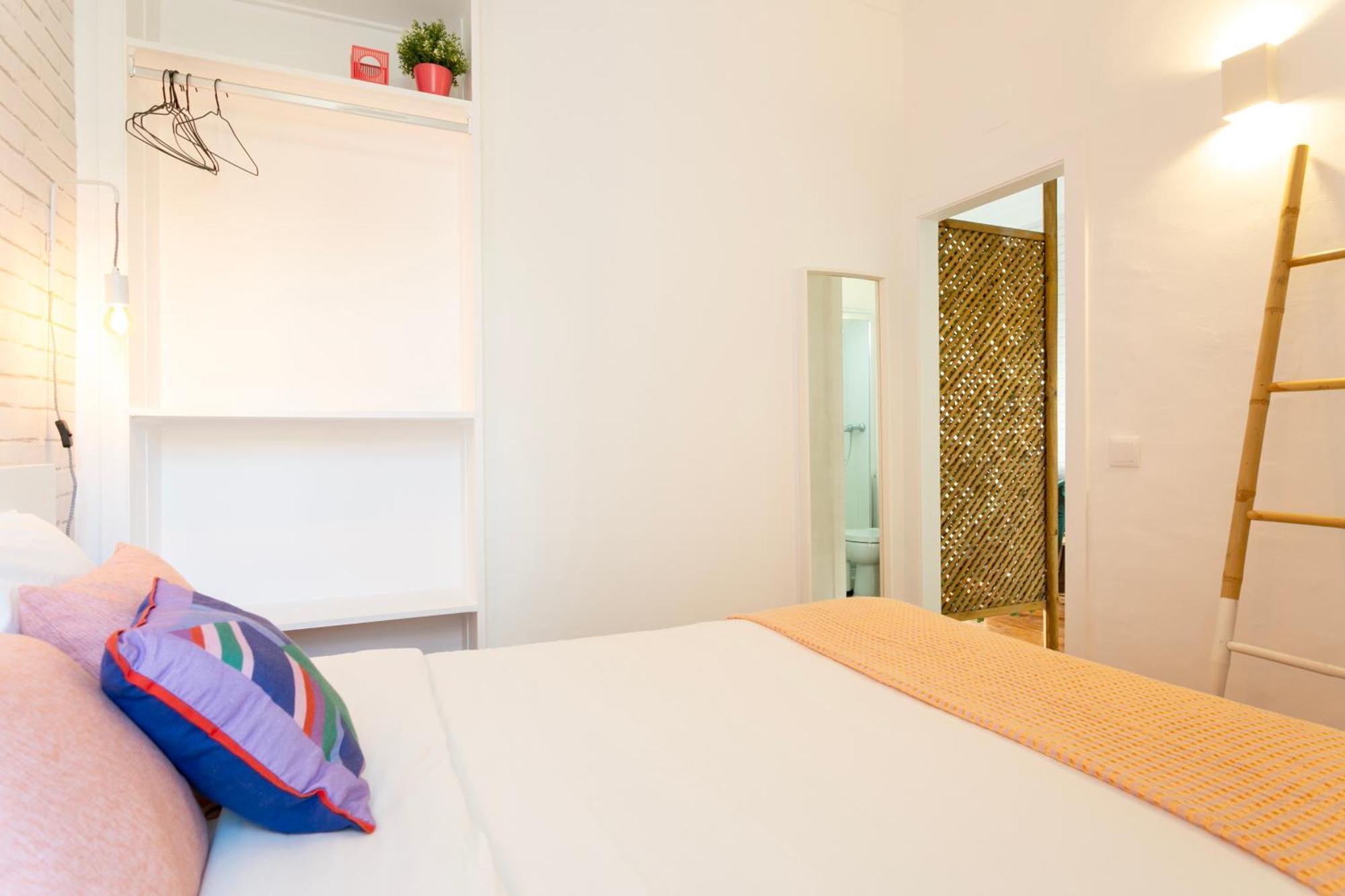 Apartment Cozy 1bdr Penthouse With Balcony!