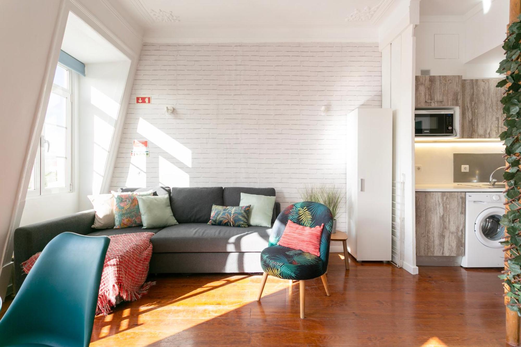 Apartment Cozy 1bdr Penthouse With Balcony! Lissabon