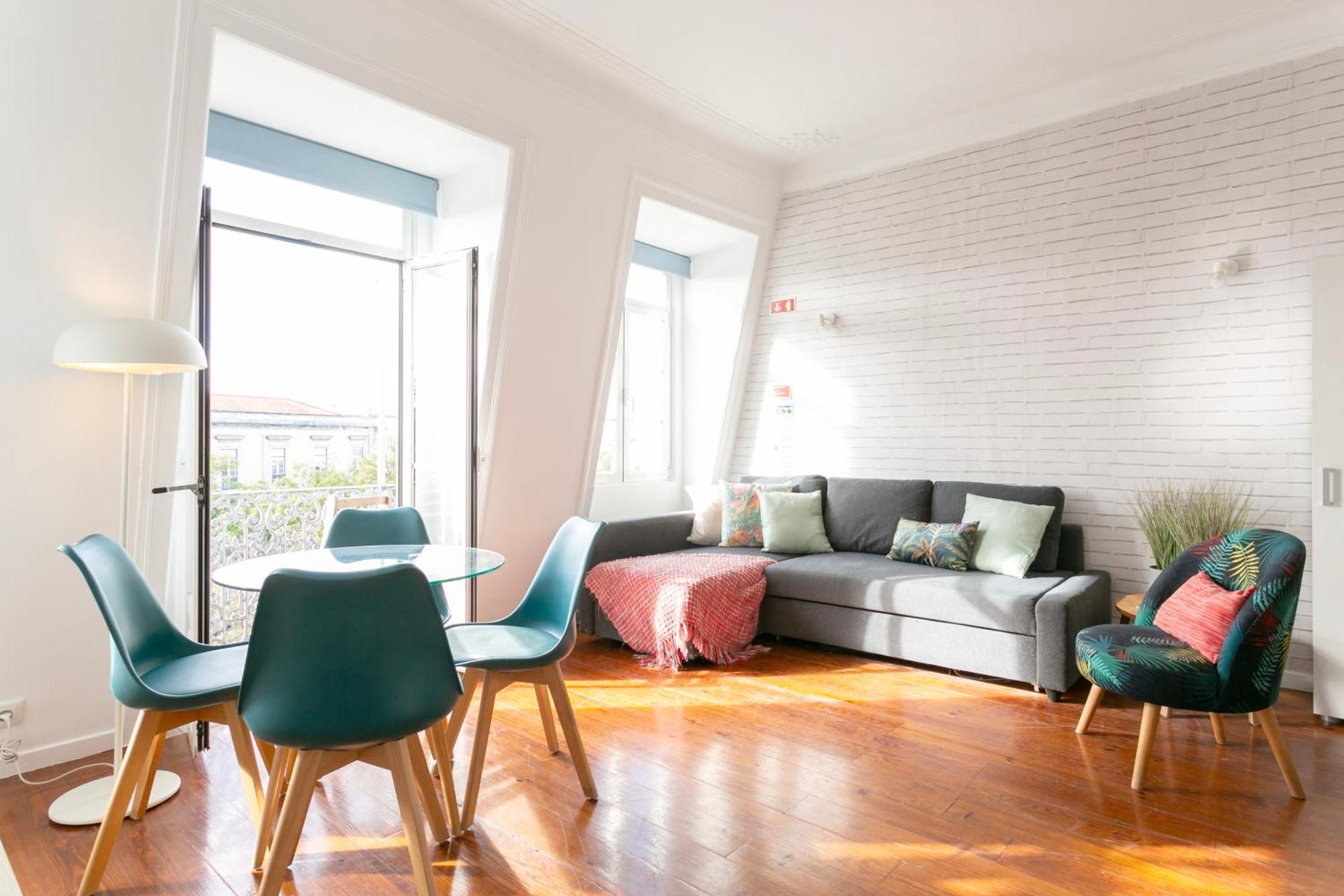 Apartment Cozy 1bdr Penthouse With Balcony! Lissabon
