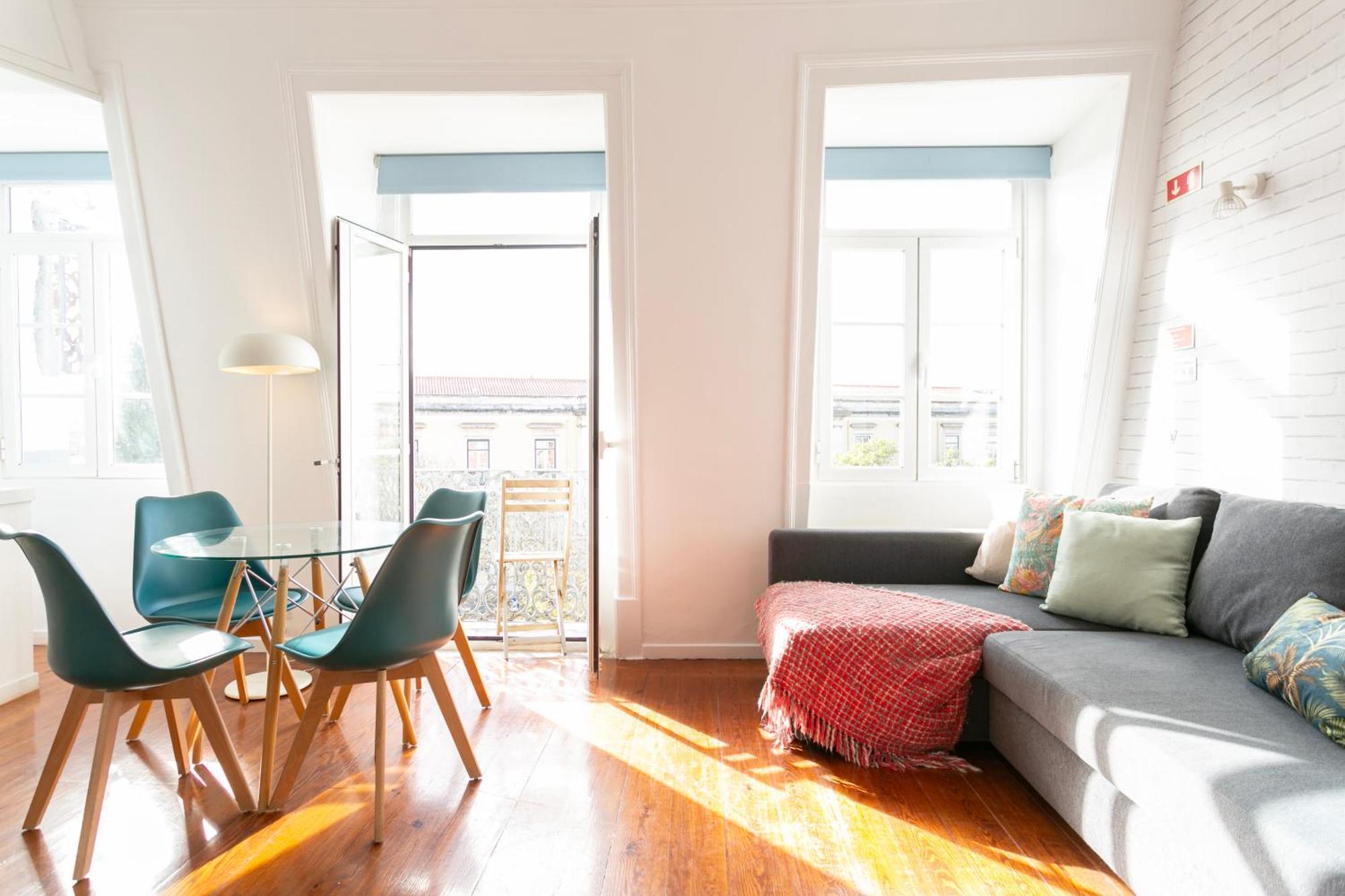 Apartment Cozy 1bdr Penthouse With Balcony! Lissabon