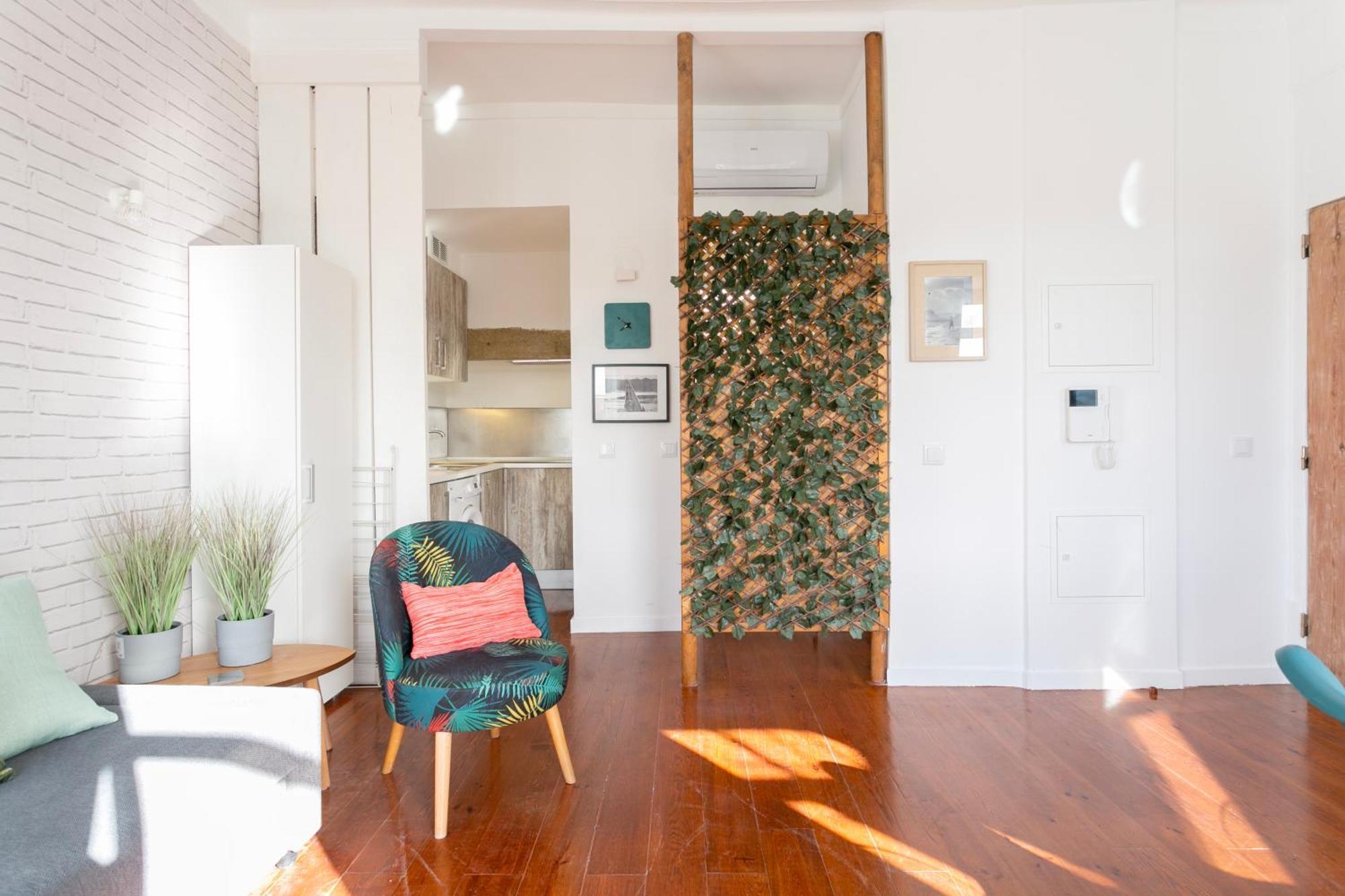 Cozy 1bdr Penthouse With Balcony! *