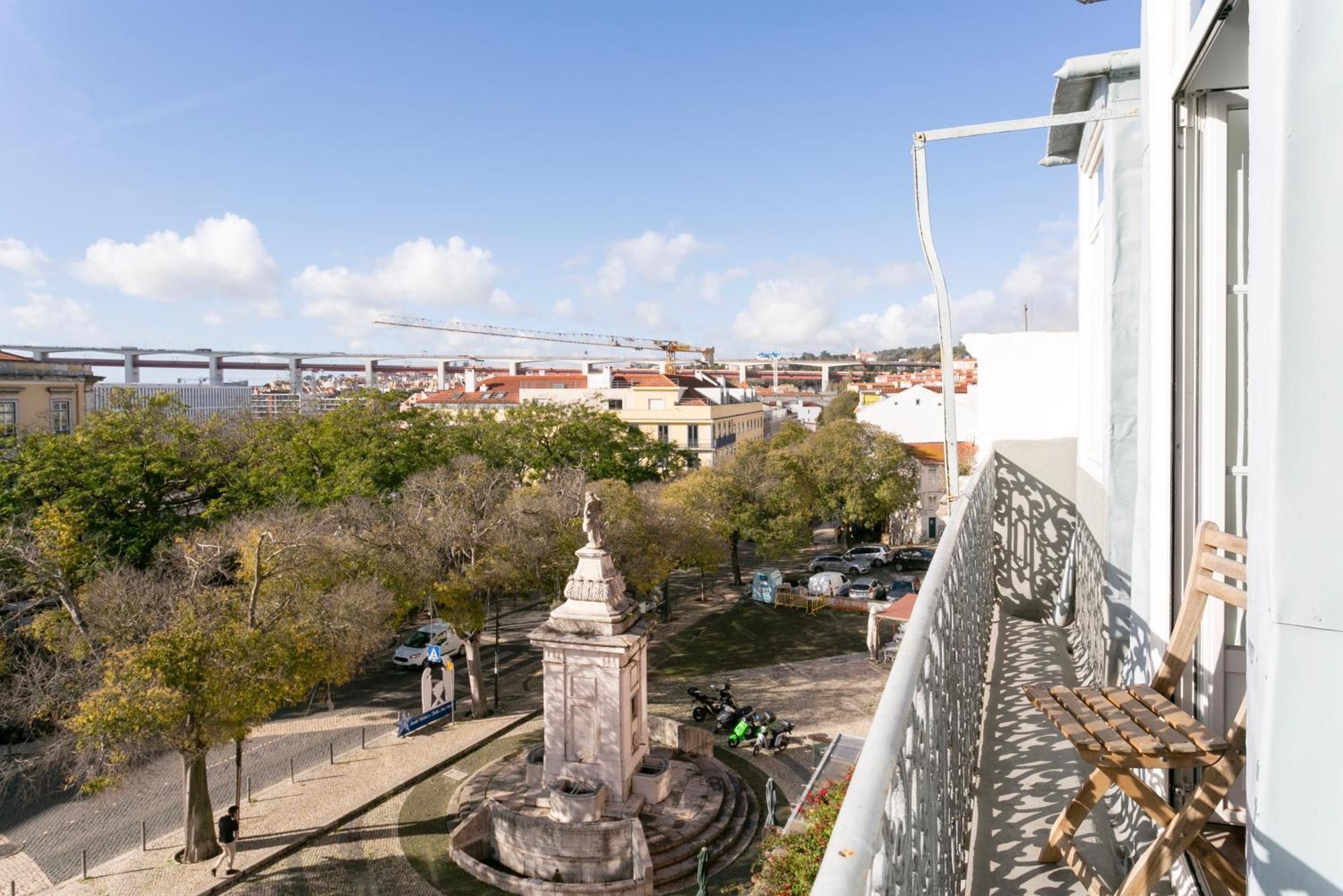 Cozy 1bdr Penthouse With Balcony! * Lissabon